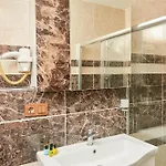 Nuageux House Hotel *