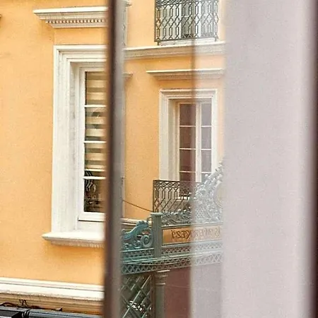 Hotel Nuageux House
