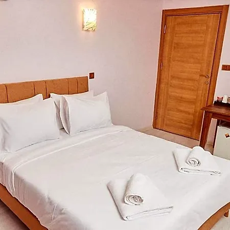 Nuageux House Hotel *
