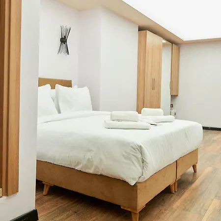 Hotel Nuageux House