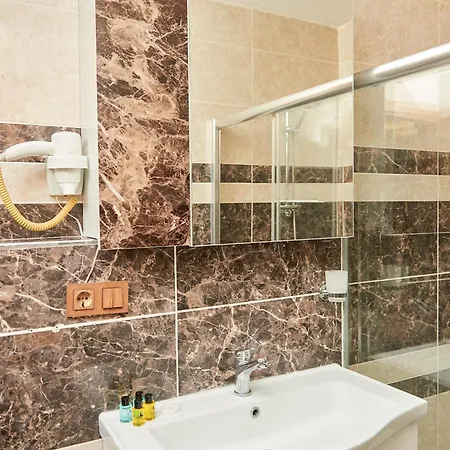 Nuageux House Hotel *